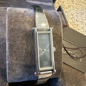 Gucci GUCCI bangle watch 1500L quartz ladies